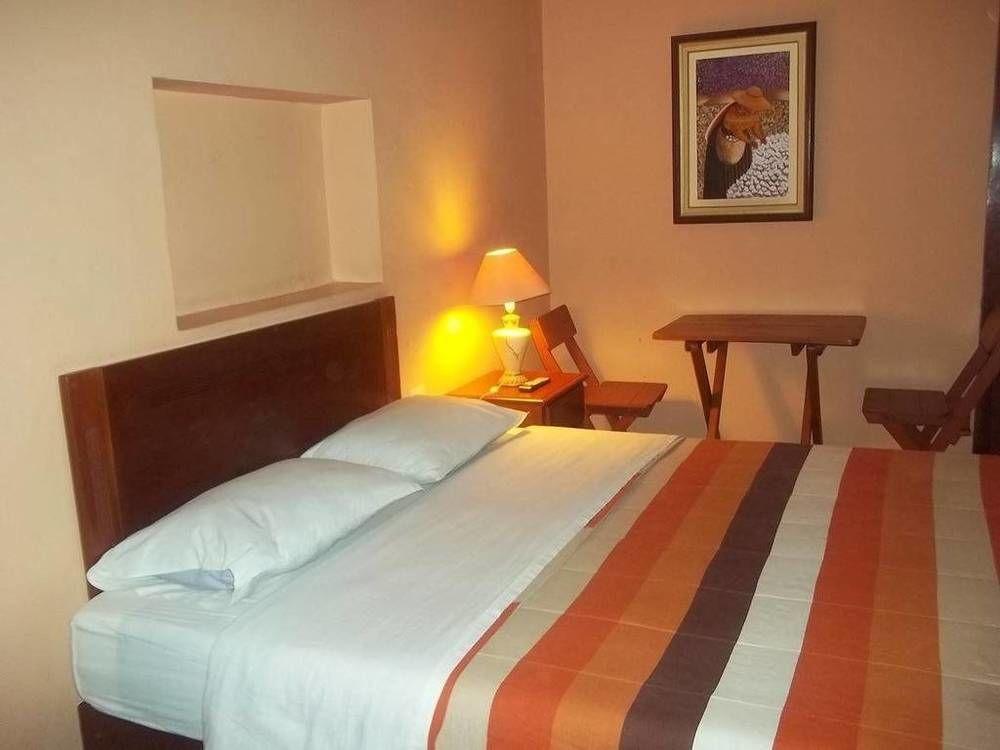 Hotel Excalibur Lima Bagian luar foto