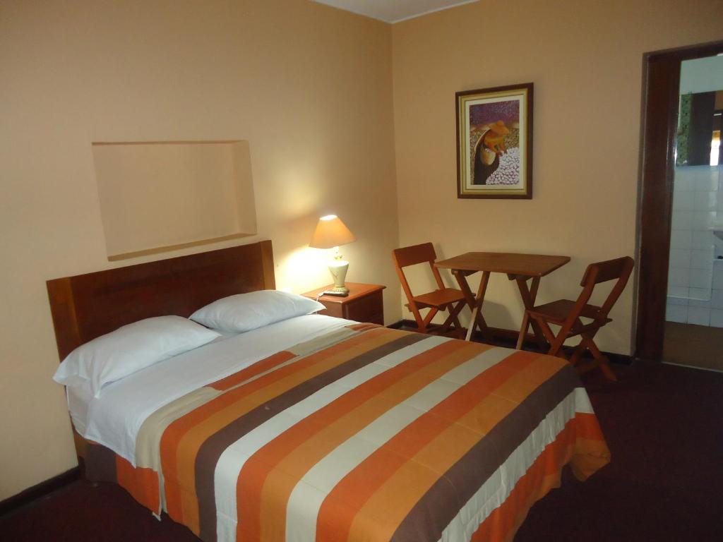 Hotel Excalibur Lima Bagian luar foto